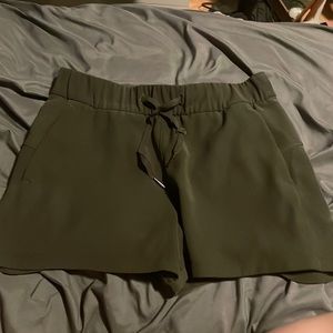 Lululemon Shorts size 6